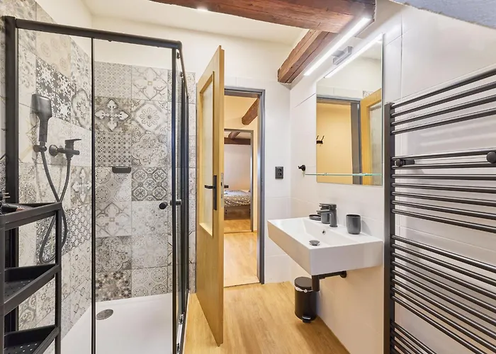 6 By Interhome *
